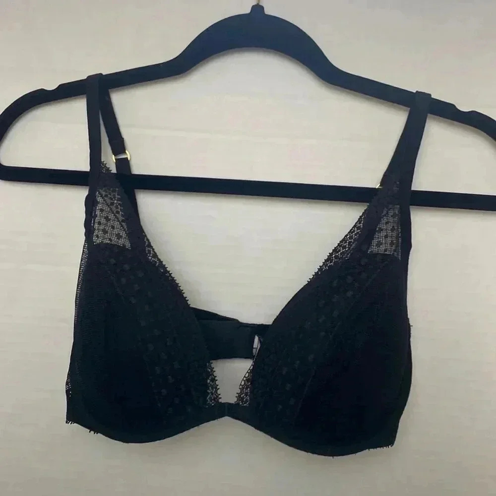 Incredible Victoria Secrets Plunge Bra